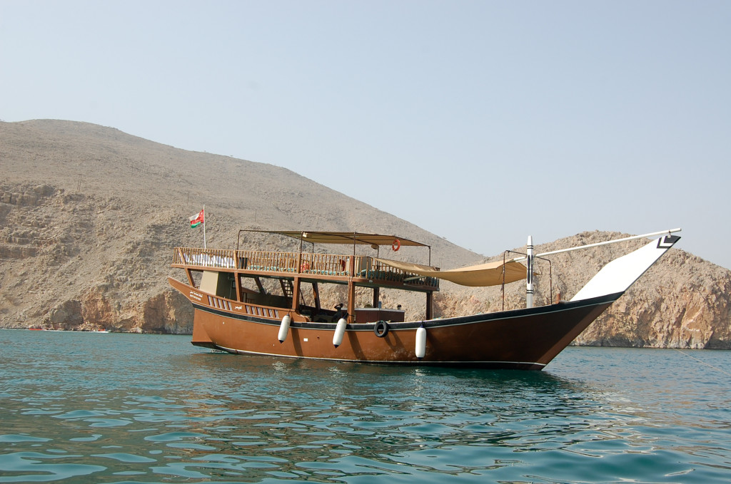 Dhow Cruise, the traditional mean used for fishing.