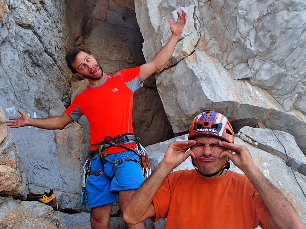 2 serious rock climbers in Khasab